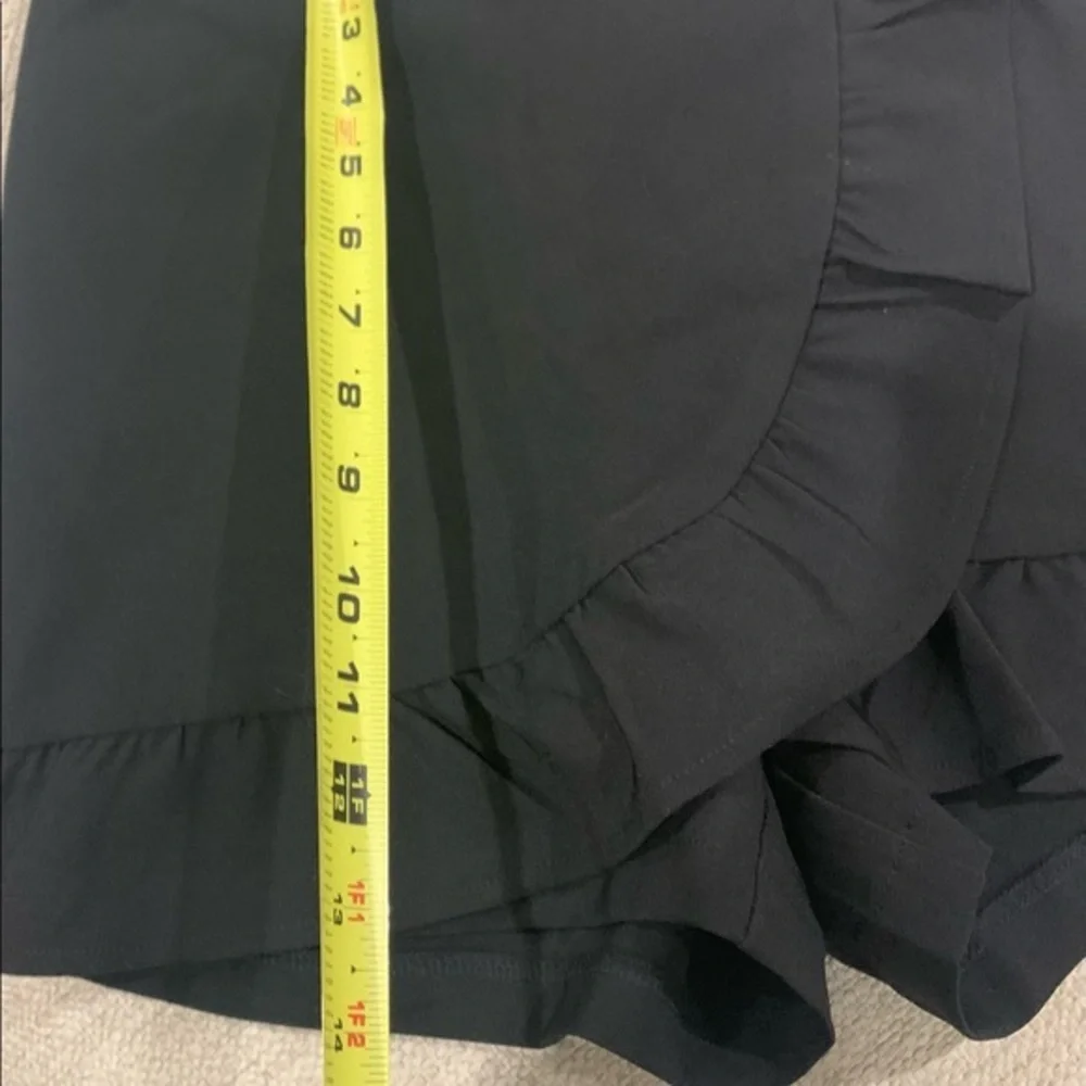 (2 Piece Bundle) crop top‎ and black skort - Picture 5 of 10